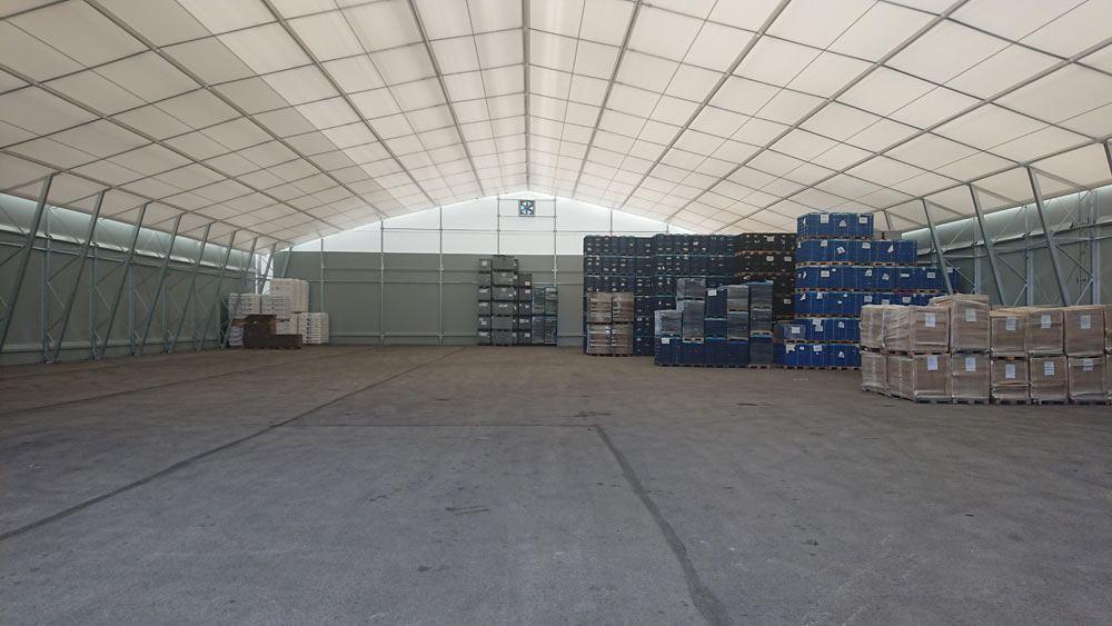 Das Innere der Logistik-Zelthalle