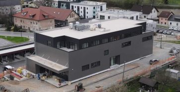 Gewerbeobjekt mit Lager und Büros im zweiten Stock