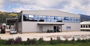 Mehrzweck- Stahlhalle mit Büros