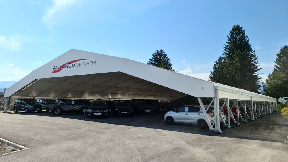Parkplatzüberdachung für Autohäuser aus Stahl.