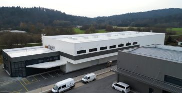 Moderne Industriehalle als Mehrzweckhalle