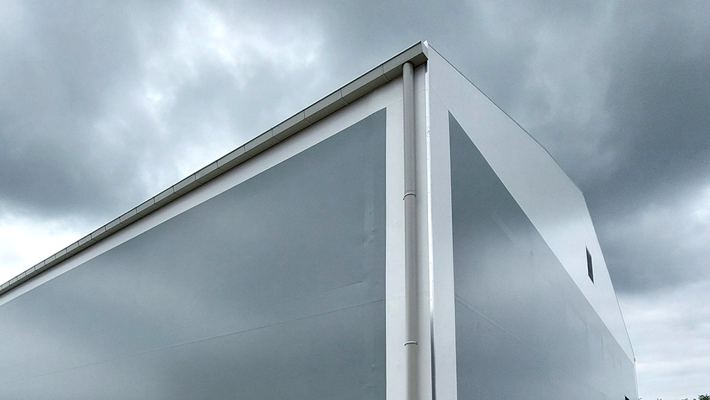 Ansicht einer Halle mit PVC-Membranverkleidung