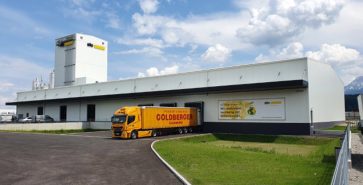 Industriehalle mit grosser Lager- und Produktionsfläche