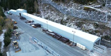 Schwarzmann-Lagerzelthallen für die Produktion von Betonteilen des Gotthard-Tunnels