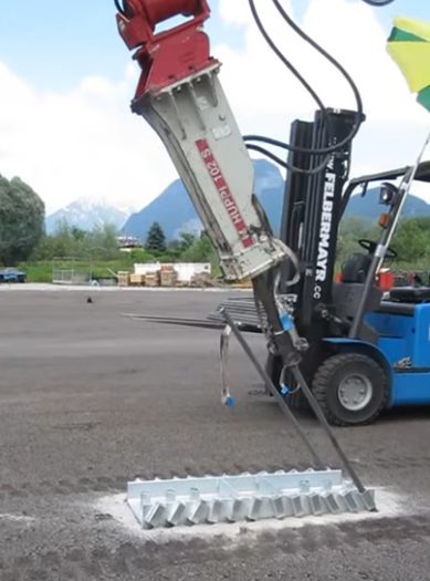 Die Verankerung Boden über Erdanker oder Einschlaghülsen direkt im Asphalt