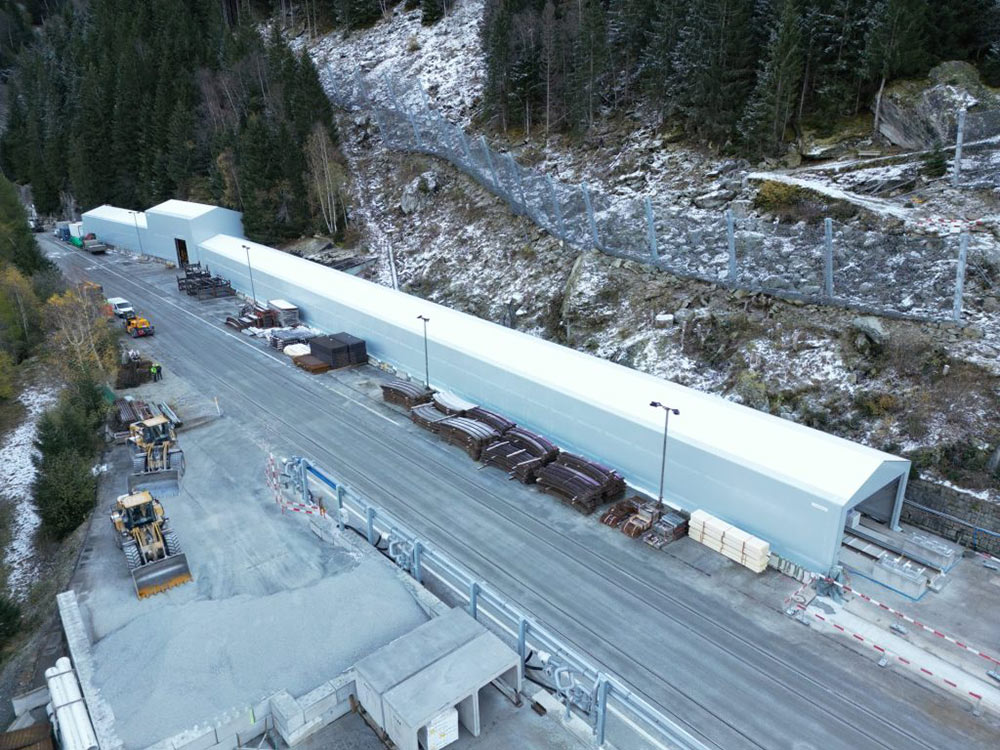 Zelthalle von Schwarzmann in Zusammenarbeit mit Hallen-Plan GmbH in der Schweiz
